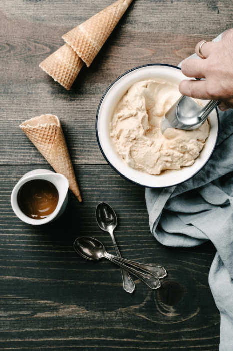 Foto sirviendo helado